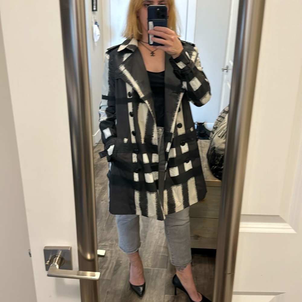 🚀 - Purple/black plaid trench coat - size 4